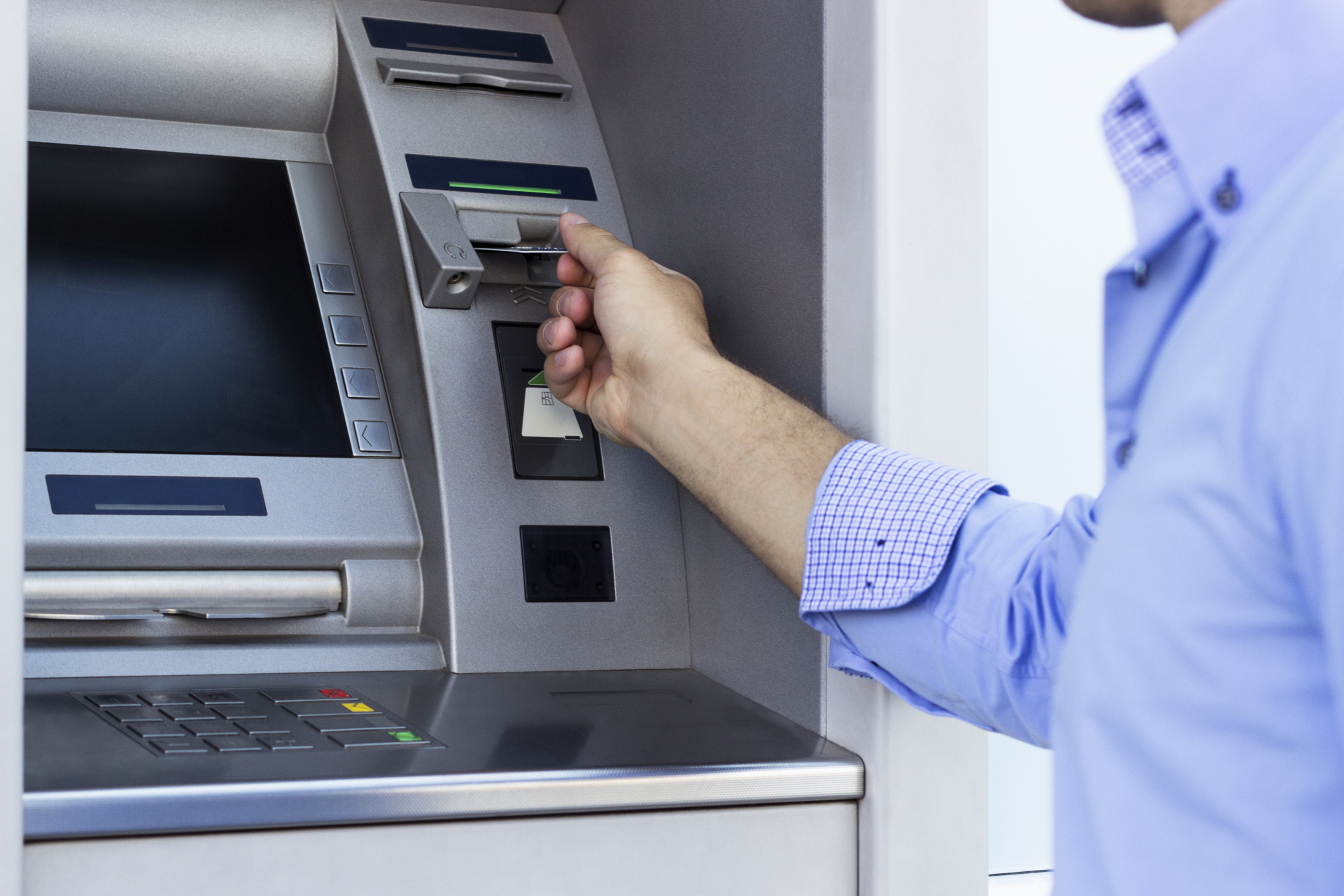  Sự cần thiết của  UPS với ATM, thiết bị công nghệ thông tin