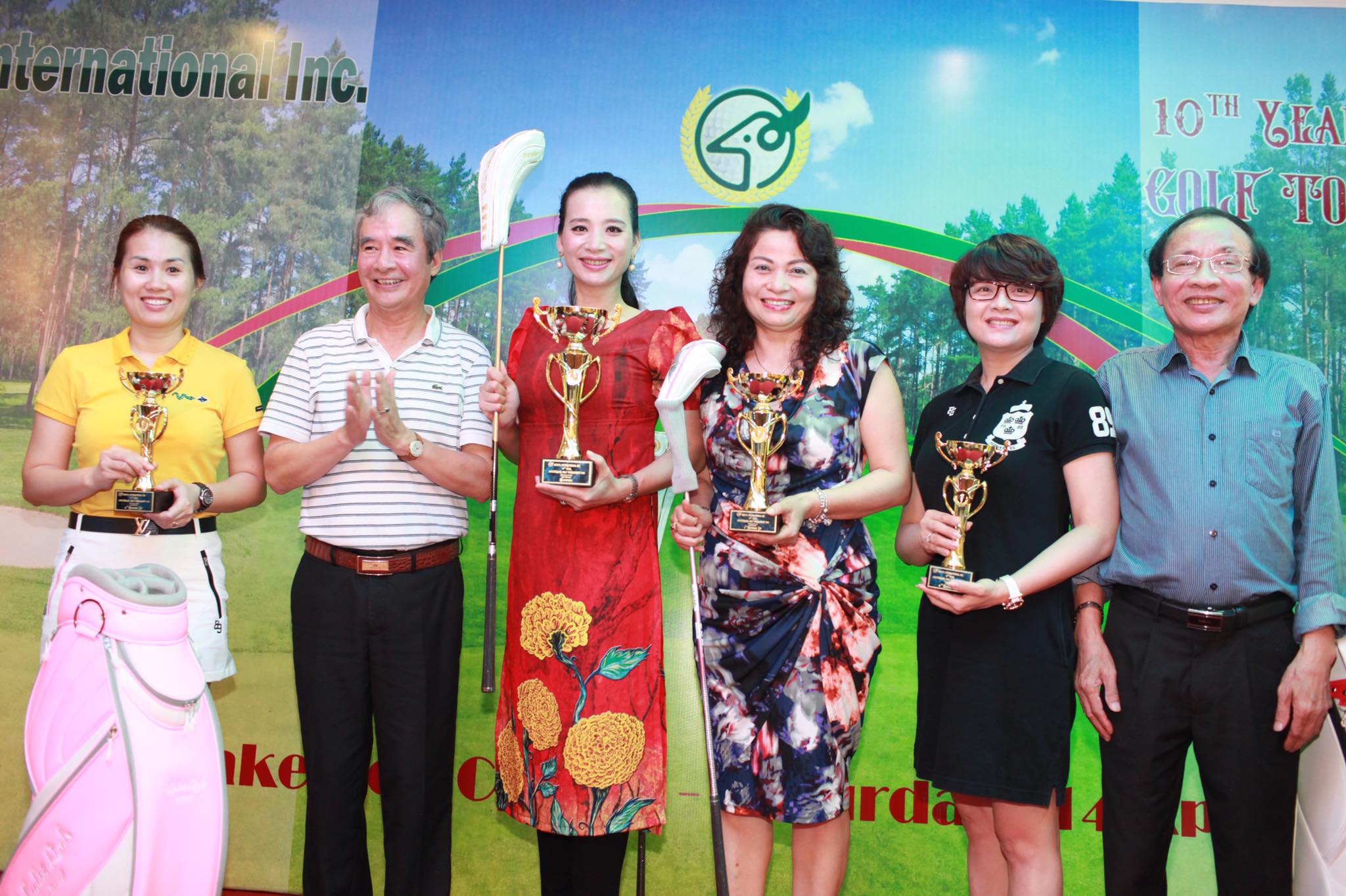 Bà Hoàng Thanh Tâm - Chủ tịch  HĐQT công ty Cổ Phần Phát Triển Giải Pháp Tích Hợp ( ISD) đã xuất sắc đoạt   ngôi vị Quán Quân  tại Giải Golf Sun IVy Friendship Tournament 2018.